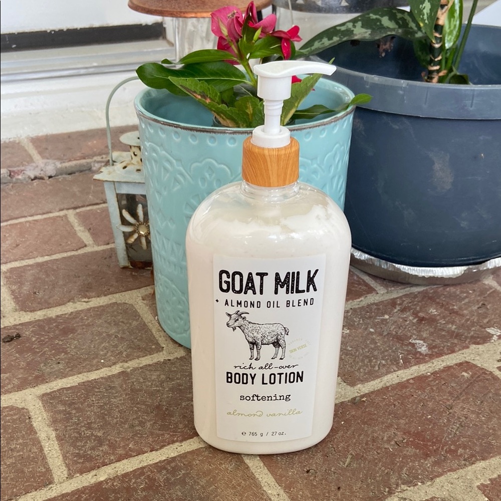 White Goat Milk Skin Verse Moisturizer with Pump Dispenser